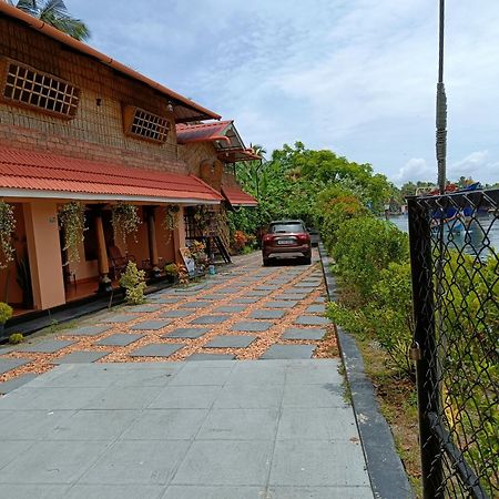 Panmana Canalview Private Cottage Azhikkal Ayiram Thengu المظهر الخارجي الصورة