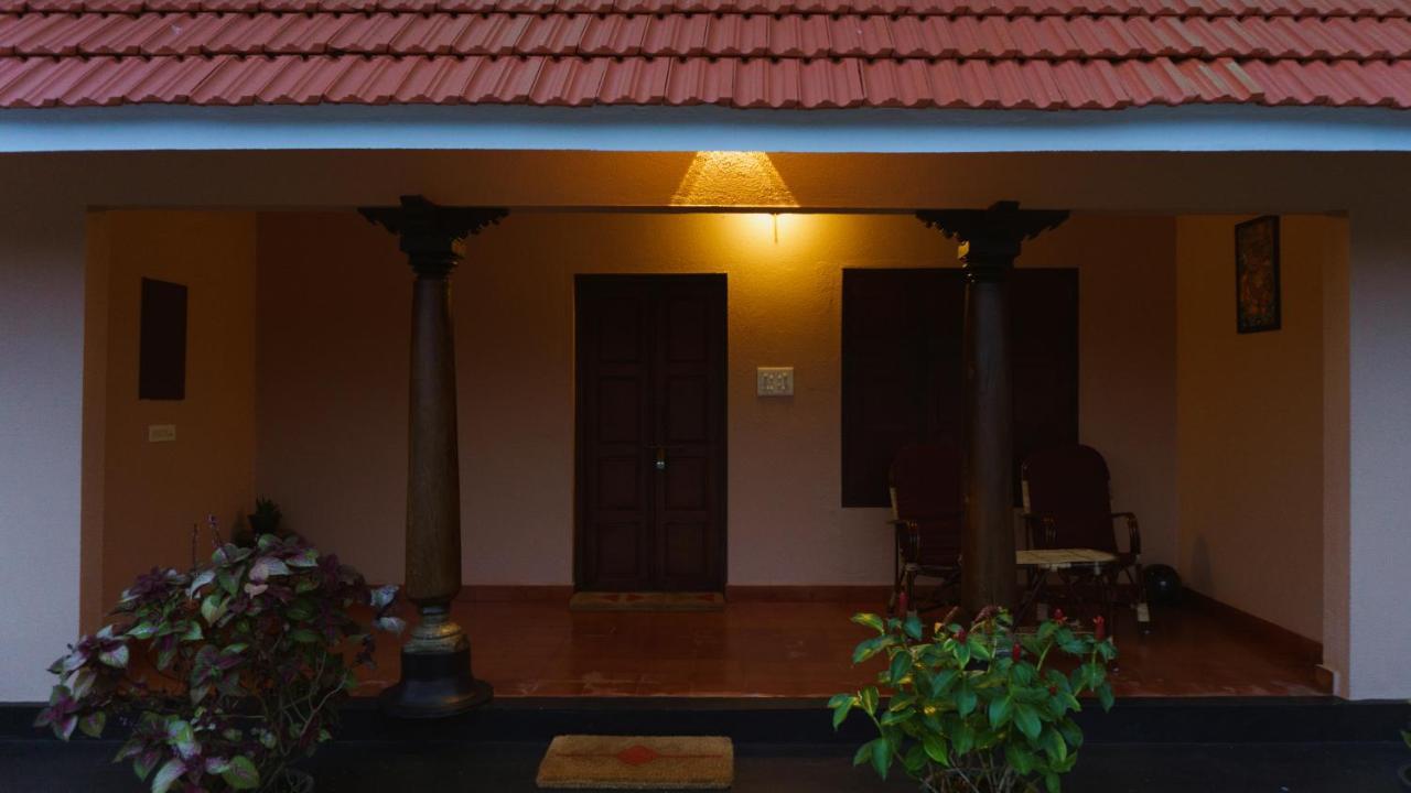 Panmana Canalview Private Cottage Azhikkal Ayiram Thengu المظهر الخارجي الصورة
