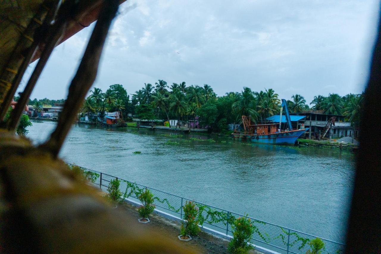 Panmana Canalview Private Cottage Azhikkal Ayiram Thengu المظهر الخارجي الصورة