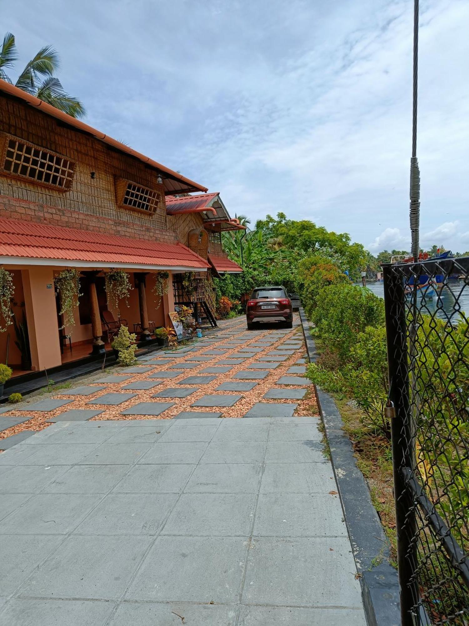 Panmana Canalview Private Cottage Azhikkal Ayiram Thengu المظهر الخارجي الصورة